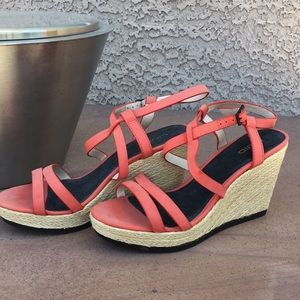 LIUID-NEW cute Orange/red strappy Wedges!